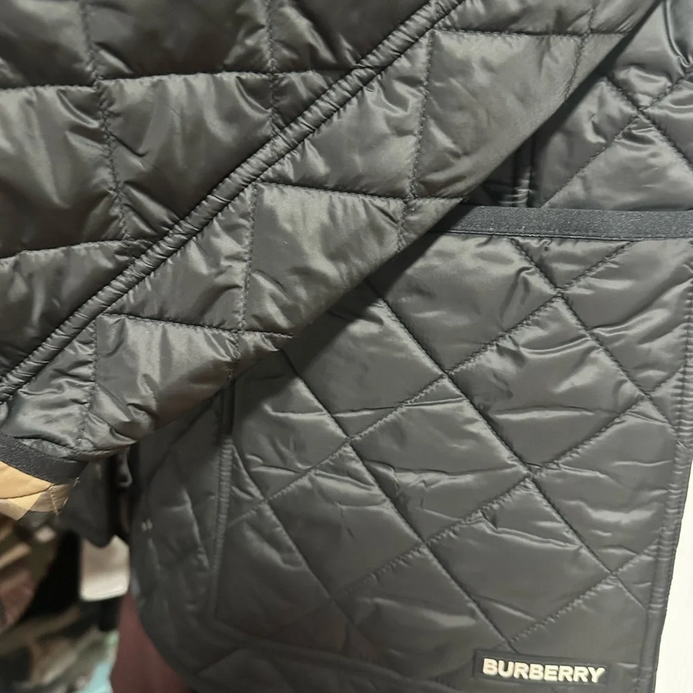 Burberry Black Quilted Puffer Jacket with Signature Check Lining - Picture 5 of 10